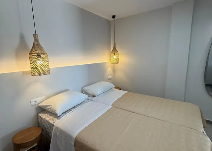 Panorama アパート アナフィ